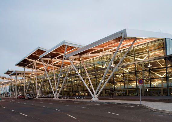 aeropuerto de zaragoza zona oeste cerca farmacia garrapinillos